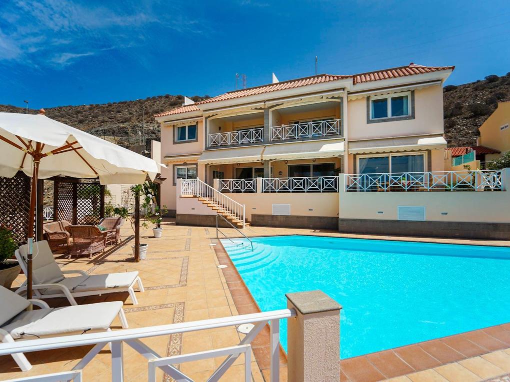 Fasad : Villa till salu  i  Arguineguín, Loma Dos, Gran Canaria  med garage : Ref 05627-CA