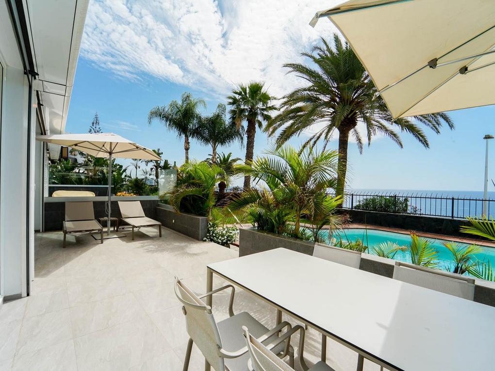 Terraza : Apartamento , en primera línea en venta en Bella Bahia,  Playa del Inglés, Gran Canaria con vistas al mar : Ref 05750-CA