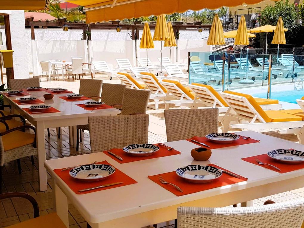 Business Premise , seafront for sale in  Playa del Inglés, Gran Canaria with sea view : Ref 0092-00458