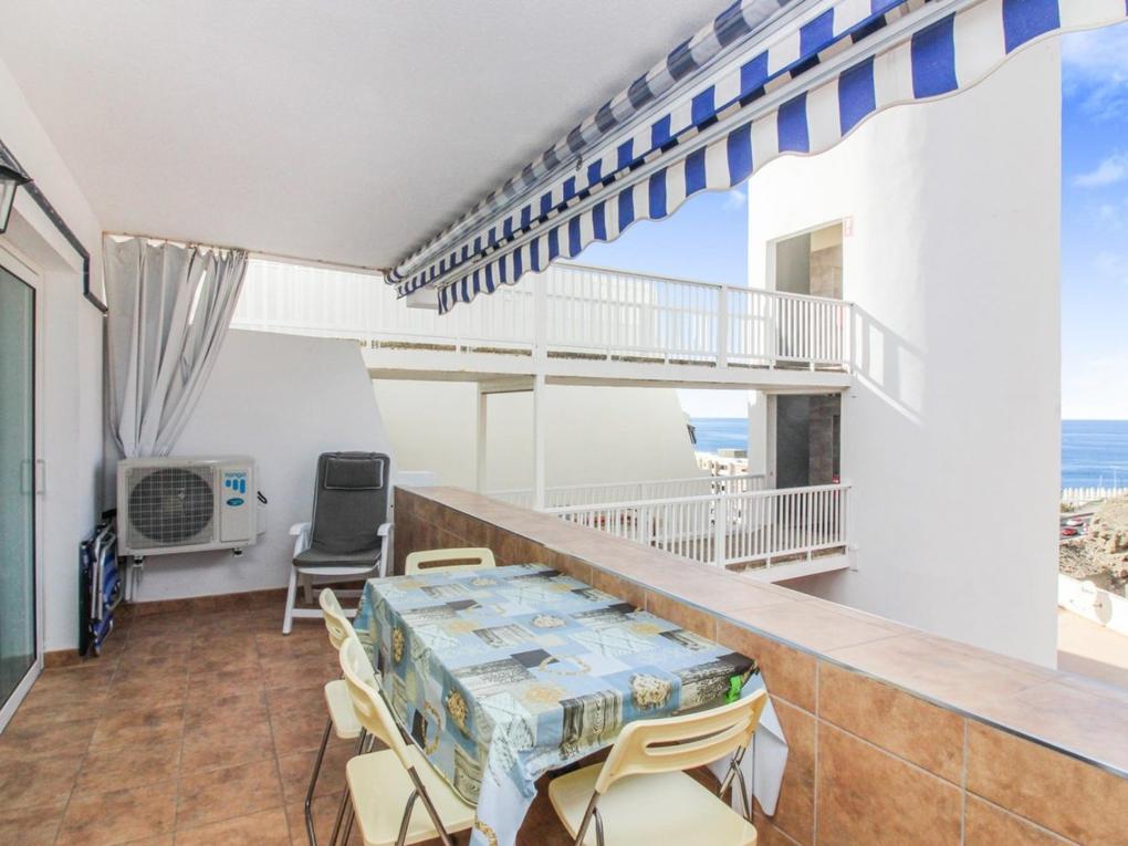 Appartement te huur in May Fair,  Patalavaca, Gran Canaria  met zeezicht : Ref 05319-CA