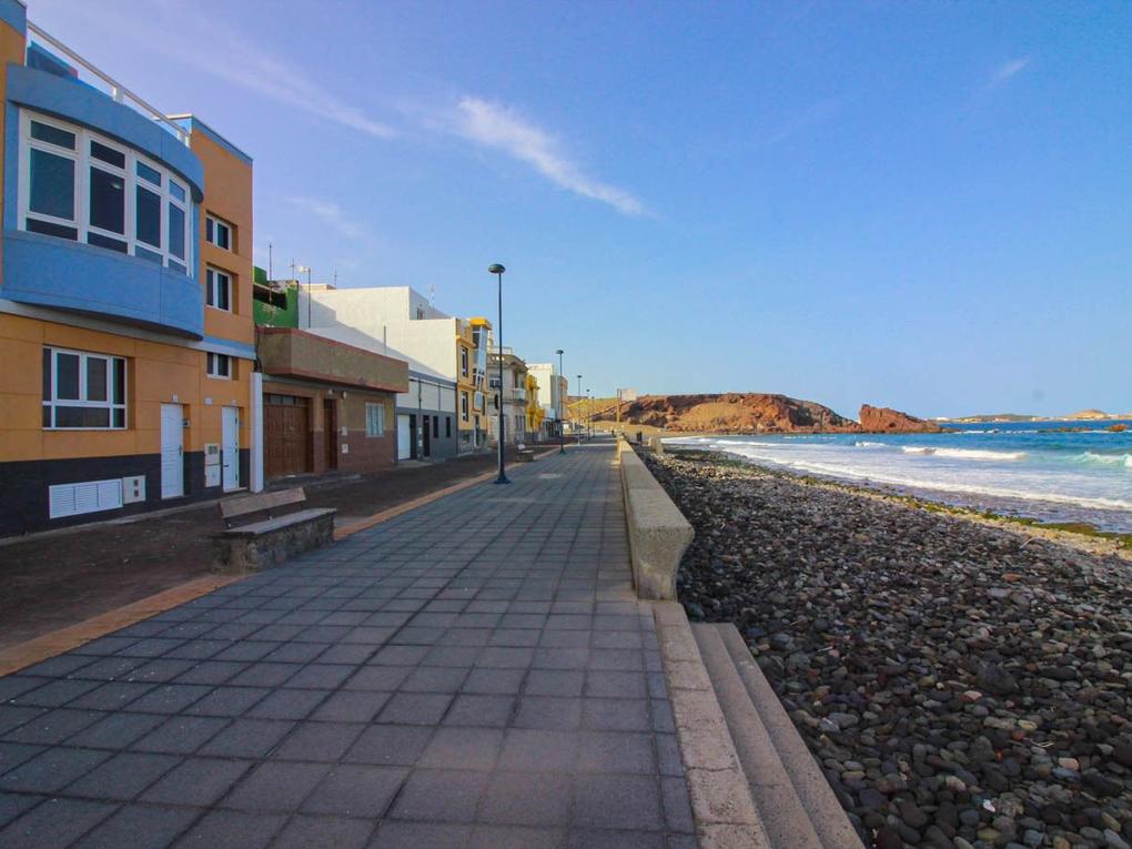 Tvåvåningshus , i första raden till salu  i  El Burrero, Gran Canaria med havsutsikt : Ref 05548-CA