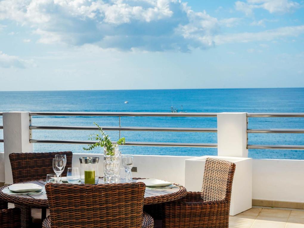Terrasse : Maison en vente à  Arguineguín Casco, Gran Canaria , en première ligne avec vues sur mer : Ref 05686-CA
