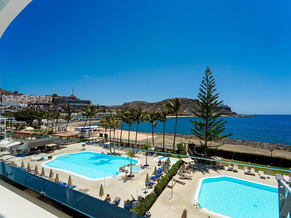 Terrasse : Leilighet , I første strandlinje til salgs i Curamarina II,  Playa del Cura, Gran Canaria med havutsikt : Ref 05937-CA