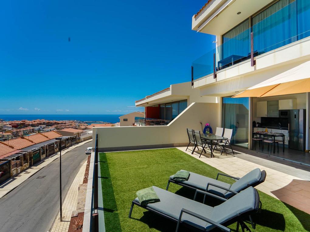 Terraza : Apartamento en venta en Residencial Ventura,  Arguineguín, Loma Dos, Gran Canaria  con garaje : Ref 05861-CA