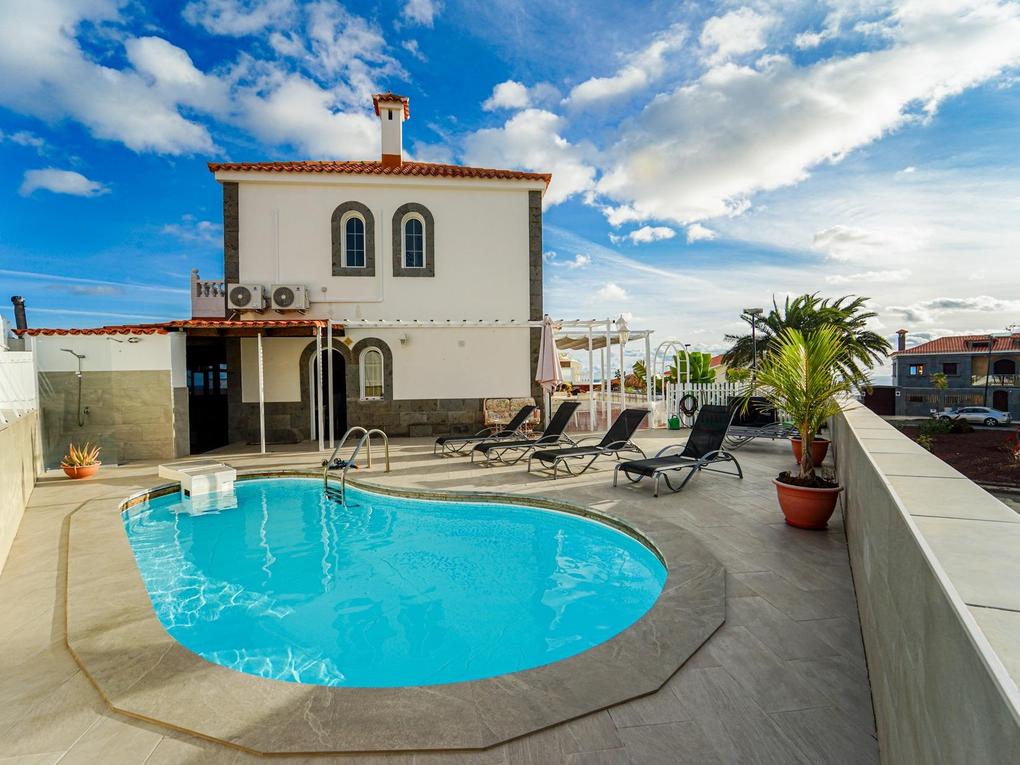 Fachada : Pareado  en venta en  Arguineguín, Loma Dos, Gran Canaria con garaje : Ref 05877-CA