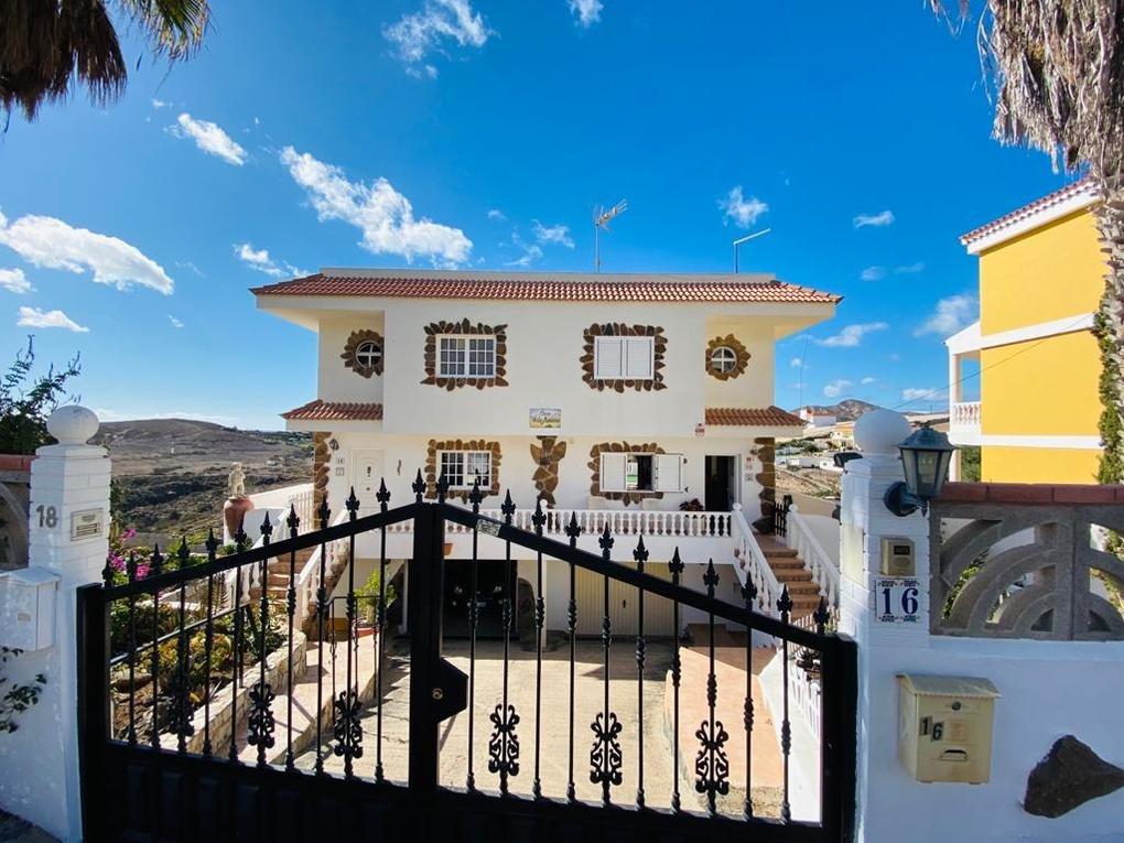 Façade : Maison individuelle  en vente à  El Salobre, Gran Canaria avec garage : Ref SAL14V