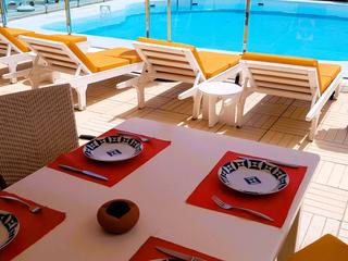 Local commercial , en première ligne en vente à  Playa del Inglés, Gran Canaria avec vues sur mer : Ref 0092-00458