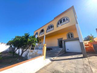 Gevel : Vrijstaand huis te koop in  El Salobre, Gran Canaria  met garage : Ref JC0033-4371