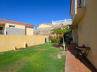 Tuin : Tussenwoning te koop in  Arguineguín Casco, Gran Canaria  met garage : Ref HC0033-4372
