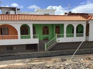 Casa con terreno  en venta en  El Salobre, Gran Canaria con garaje opcional : Ref 0092-00481