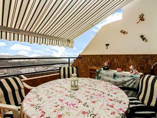Lägenhet för uthyrning i Scorpio,  Puerto Rico, Gran Canaria  med havsutsikt : Ref 4010