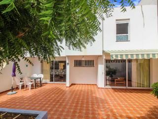Façade : Terraced house for sale in Los Jardines,  San Fernando, Gran Canaria  with garage : Ref 05077-CA