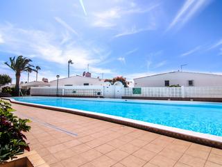 Swimming pool : Bungalow  for sale in Club 25,  Playa del Inglés, Gran Canaria with garage : Ref 05469-CA