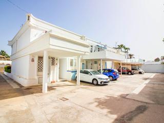 Fasad : Tvåvåningshus till salu  i Puerto Alegre,  Puerto Rico, Gran Canaria , i första raden med havsutsikt : Ref 05575-CA