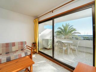 Vardagsrum : Lägenhet , i första raden till salu  i Portonovo,  Puerto Rico, Gran Canaria med havsutsikt : Ref 05711-CA