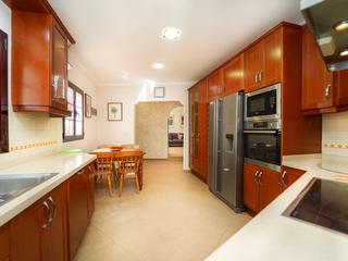 Keuken : Huis te koop in  Mogán, Puerto y Playa de Mogán, Gran Canaria  met zeezicht : Ref 05649-CA