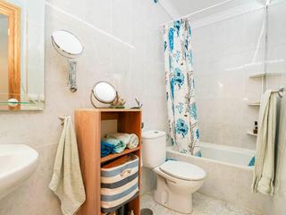 Bathroom : Apartment for sale in Las Rocas,  Mogán, Puerto y Playa de Mogán, Gran Canaria  with garage : Ref 05664-CA