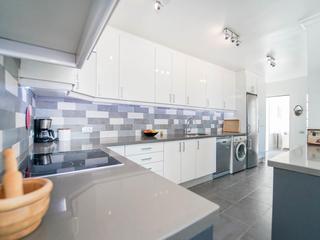 Keuken : Appartement te koop in Dragos,  Arguineguín Casco, Gran Canaria  met zeezicht : Ref 05717-CA
