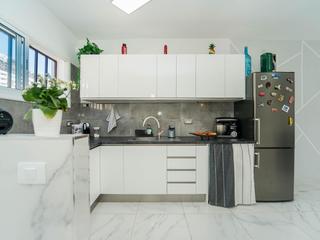Keuken : Appartement  te koop in Navesa,  Puerto Rico, Gran Canaria met zeezicht : Ref 05747-CA