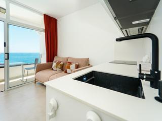 Stue/spisestue : Leilighet , I første strandlinje til salgs i Curamarina II,  Playa del Cura, Gran Canaria med havutsikt : Ref 05937-CA