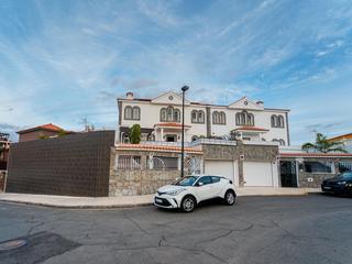 Fachada : Pareado  en venta en  Arguineguín, Loma Dos, Gran Canaria con garaje : Ref 05877-CA