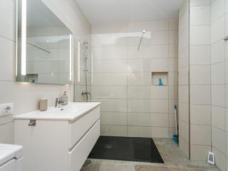 Badkamer : Appartement te koop in  Mogán, Puerto y Playa de Mogán, Gran Canaria , direct aan het water  : Ref 05882-CA