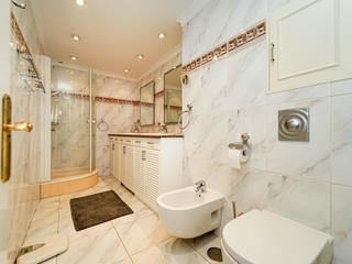 Baderom : Leilighet til salgs i  Patalavaca, Gran Canaria , I første strandlinje med havutsikt : Ref 06042-CA