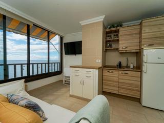 Stue : Studioleilighet , I første strandlinje til salgs i Don Paco,  Patalavaca, Gran Canaria med havutsikt : Ref 06043-CA