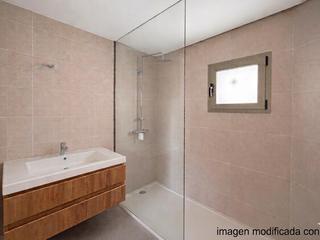 Bathroom : Semi-detached house  for sale in  Arguineguín Casco, Gran Canaria with garage : Ref 06086-CA