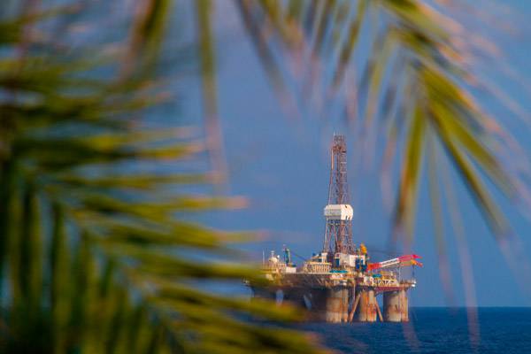 Drilling rig at Puerto de la Luz