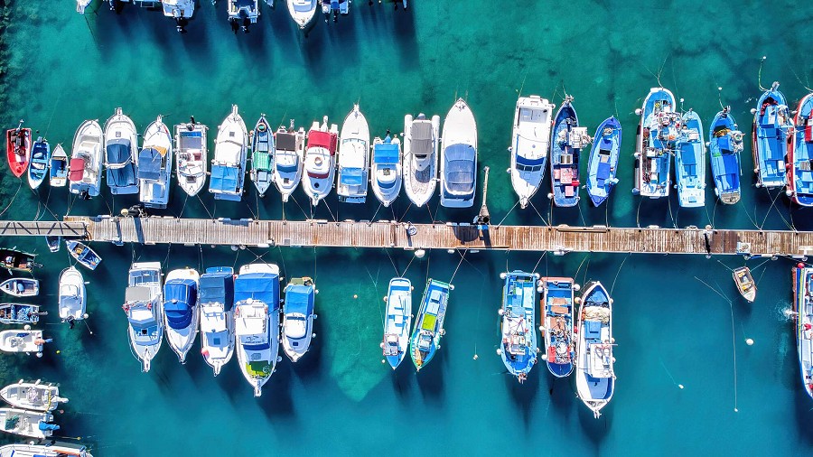 Arguineguín, Gran Canaria, flygfoto ovanifrån av båtar i hamnen