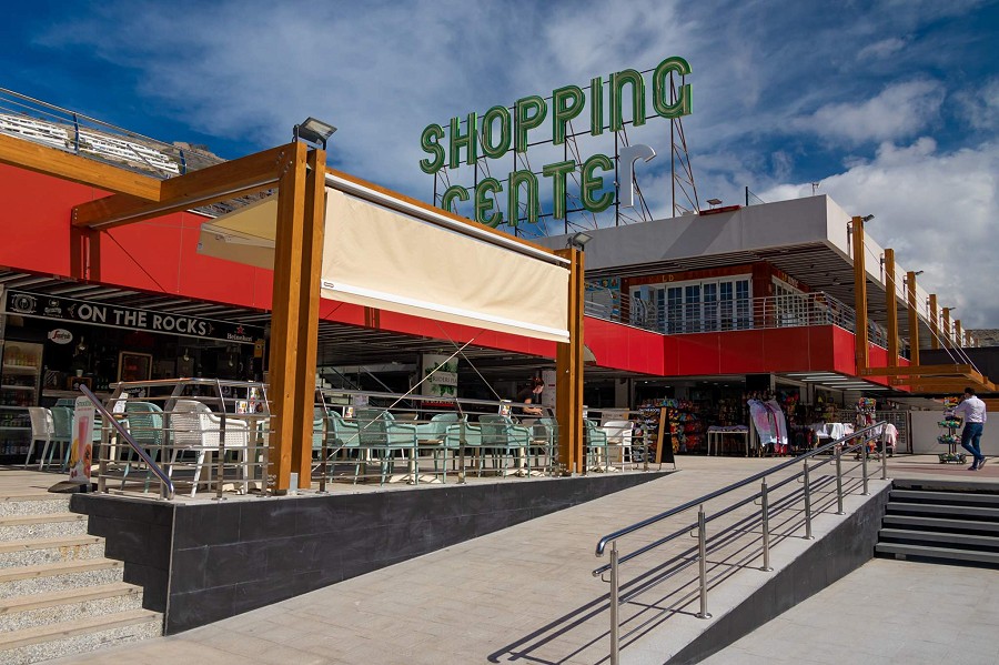 Puerto Rico, Gran Canaria, facade of The Market Puerto Rico shopping centre